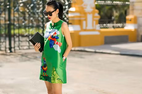 Fashionista Sai Gon du xuan voi vay ao hoa tiet ga trong - Anh 10