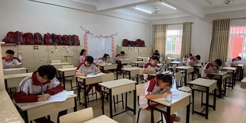 Giờ học trên lớp tại Trường Tiểu học, THCS và THPT Hoàng Việt.