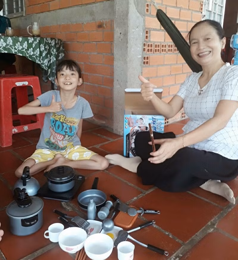 Cô Trang cùng em Thúy An đang mang nhiều bệnh hiểm nghèo