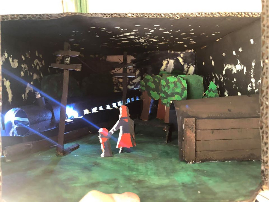 An và Liên trong khung cảnh đoàn tàu đêm qua phố huyện-Hai đứa trẻ An và Liên trong khung cảnh đoàn tàu đêm qua phố huyện-Hai đứa trẻ