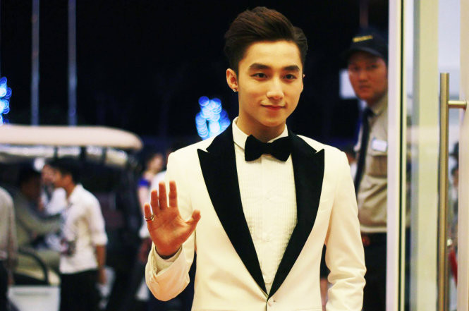 son tung vuot mat 2 diva, 1 divo, gianh giai ca si cua nam hinh anh 1