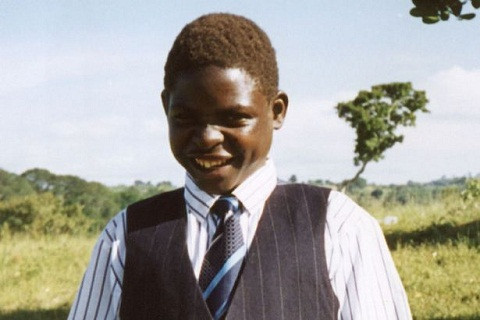 John Ssebunya được những con khỉ nhận nuôi và giạy cách sinh tồn.