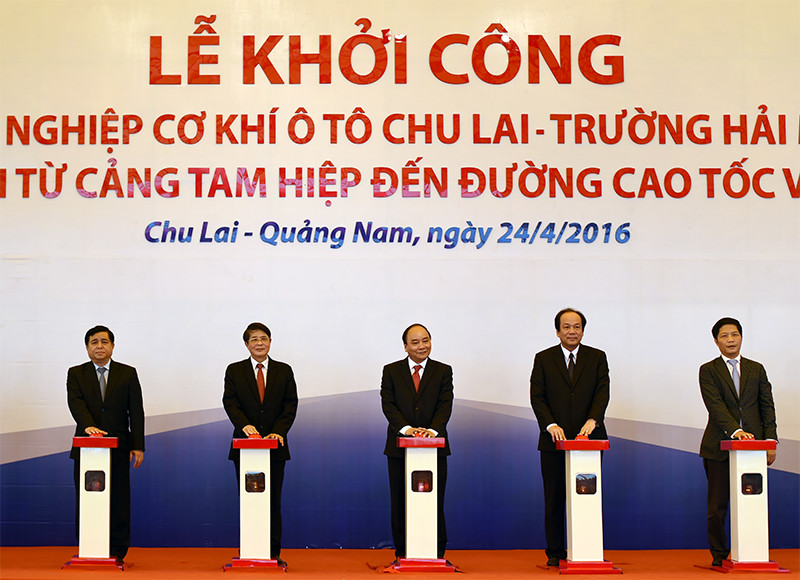 Thủ tướng và lãnh đạo các bộ, ban, ngành, địa phương bấm nút khởi công Khu công nghiệp cơ khí ô tô Chu Lai - Trường Hải mở rộng Thủ tướng và lãnh đạo các bộ, ban, ngành, địa phương bấm nút khởi công Khu công nghiệp cơ khí ô tô Chu Lai - Trường Hải mở rộng