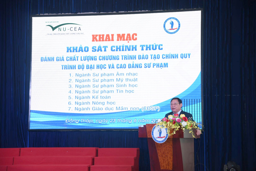 TS Hồ Văn Thống, Hiệu trưởng Trường ĐH Đồng Tháp phát biểu tại chương trình.