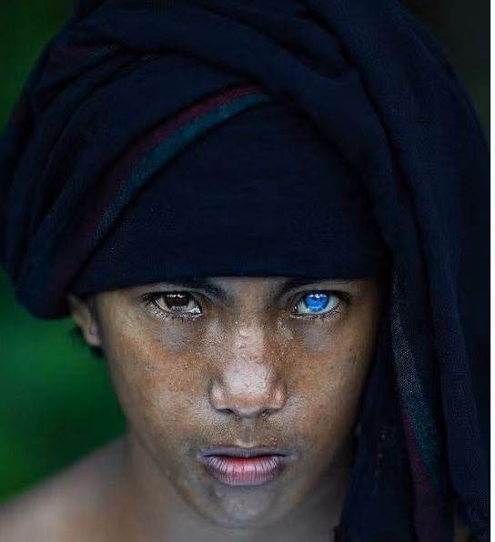 Bộ tộc có đôi mắt xanh hiếm lạ ở Indonesia ảnh 8