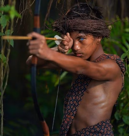 Bộ tộc có đôi mắt xanh hiếm lạ ở Indonesia ảnh 7