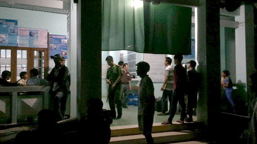 Công an điều tra vụ án mạng. Ảnh: Hải Hà