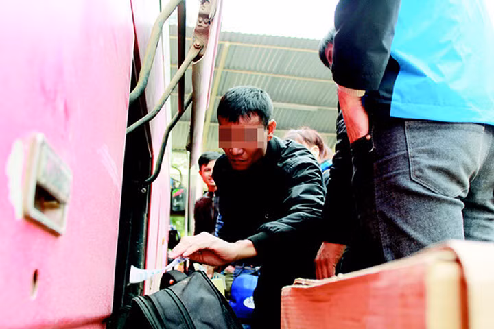 Sau vụ nổ xe khách ở Bắc Ninh, nhiều nhà xe vẫn nhận hàng không cần kiểm tra