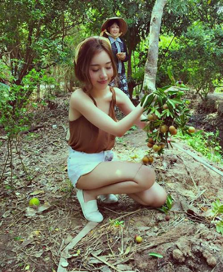 Elly Trần khiến fan ngỡ ngàng với ảnh gái quê thứ thiệt - Ảnh 12 Elly Tran khien fan ngo ngang voi anh gai que thu thiet - Anh 12