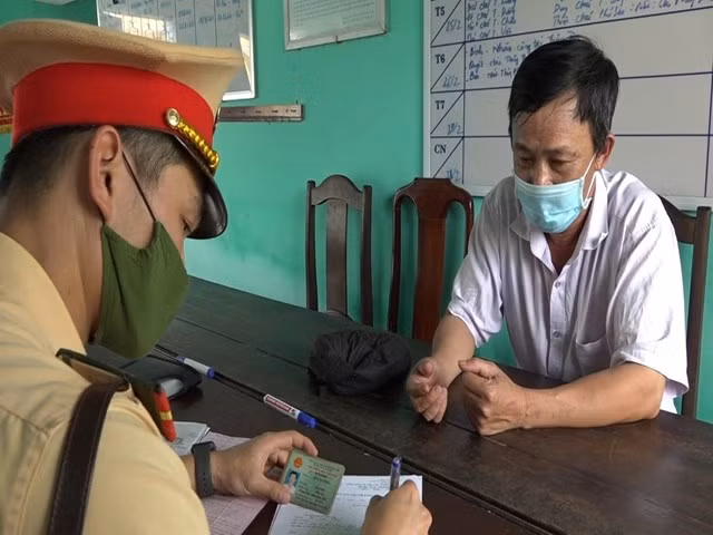 Tài xế Đỗ Tuấn Phúc làm việc với cơ quan Công an.