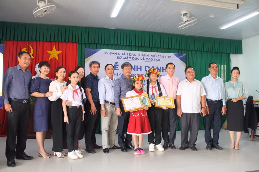 Lễ vinh danh HS đạt giải Cuộc thi Bàn tính và Toán số học liên Thái Bình Dương.