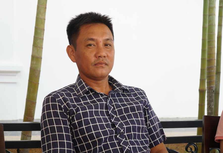 Thầy Nguyễn Duy Trình đã bước sang năm thứ 19 làm giáo viên hợp đồng với mức lương chỉ khoảng 2 triệu/tháng. Thầy Nguyễn Duy Trình đã bước sang năm thứ 19 làm giáo viên hợp đồng với mức lương chỉ khoảng 2 triệu/tháng.