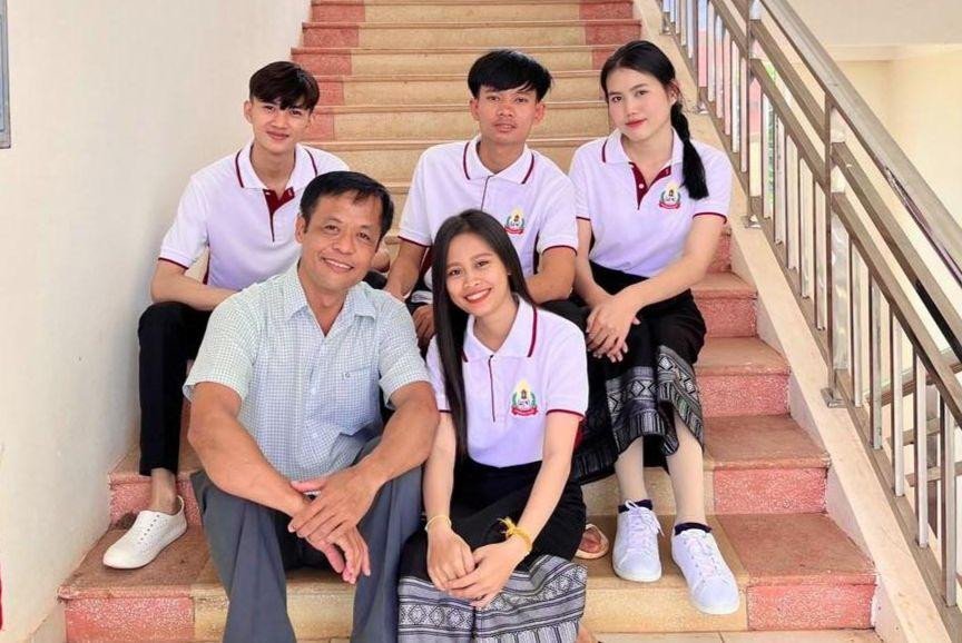 NGƯT Tô Ngọc Sơn và học trò.