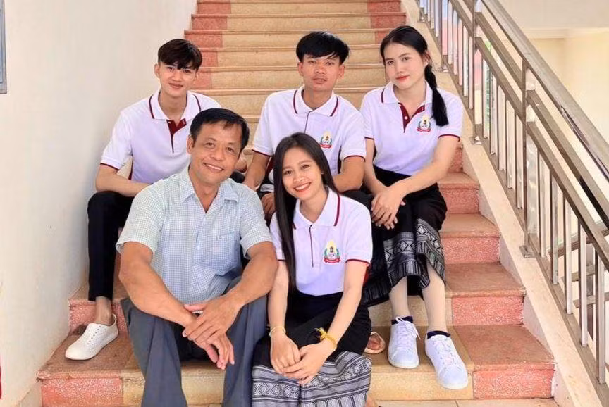 NGƯT Tô Ngọc Sơn và học trò.