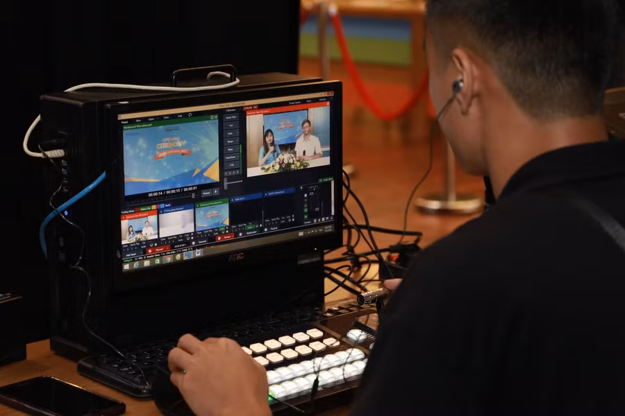 Lễ khai giảng được tổ chức theo hình thức kết hợp trực tiếp và trực tuyến.