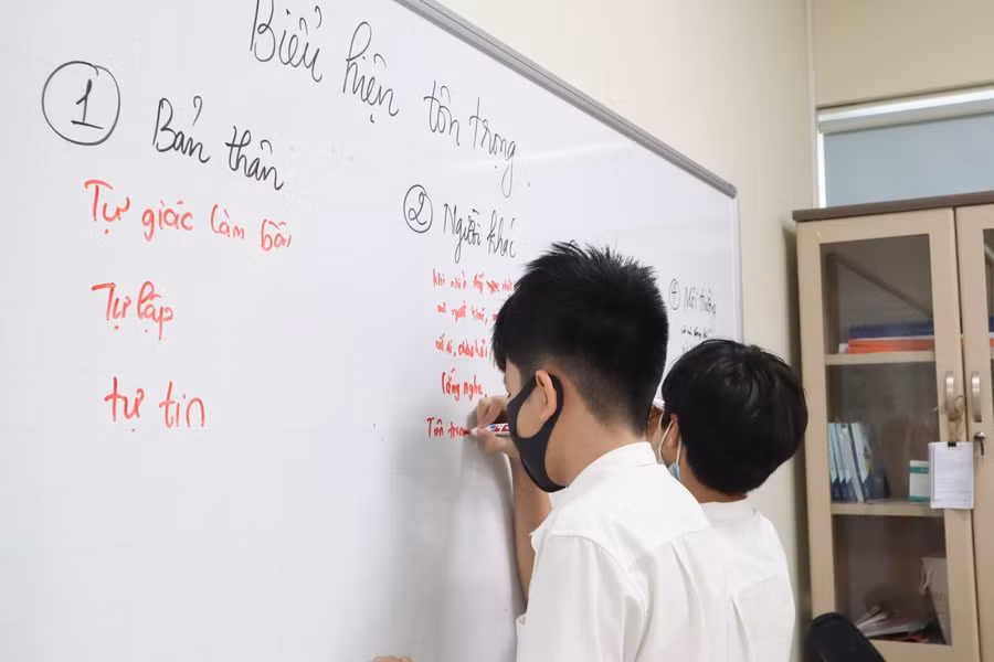 Tiết sinh hoạt theo chủ đề Tôn trọng.