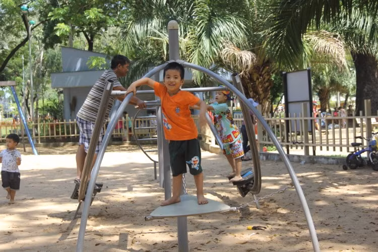 Cả gia đình cùng tham gia hoạt động vui chơi vào dịp cuối tuần. Ảnh: Internet.