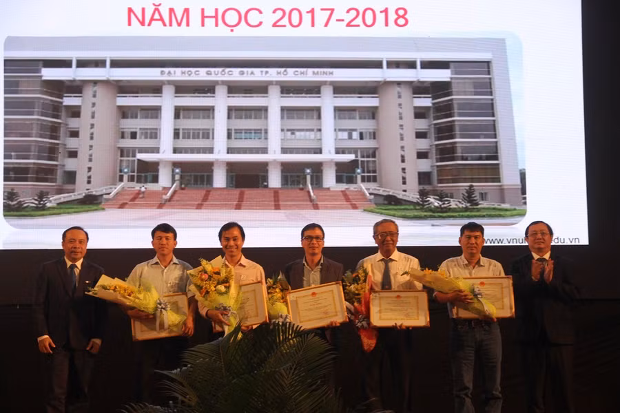 Các cá nhân, tập thể nhận Bằng khen tại Hội nghị thường niên 