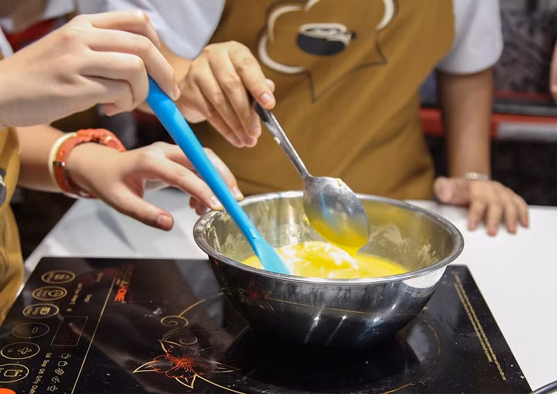 Từng công đoạn đều cần sự cẩn thận, tỉ mỉ