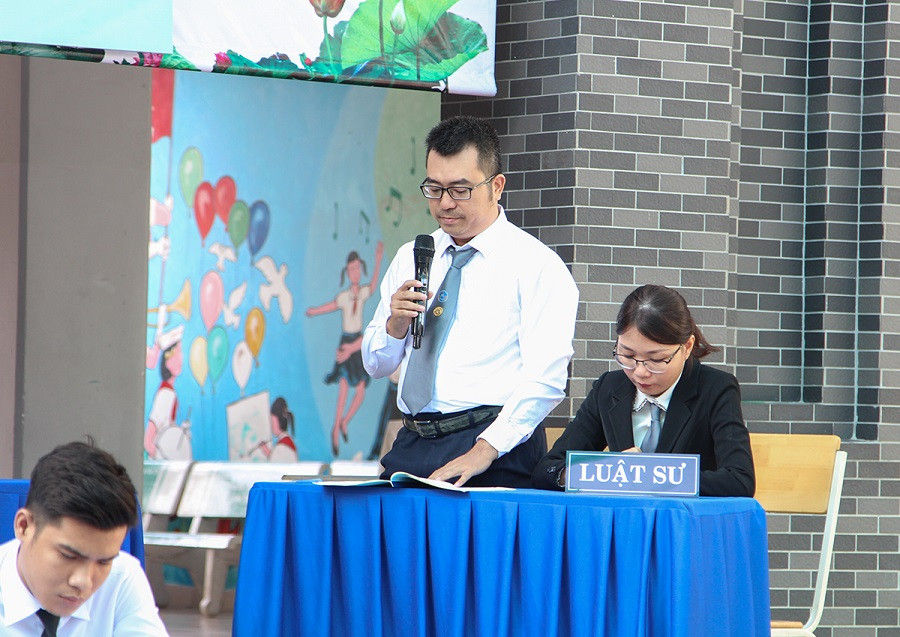 Các thành viên đến từ Chi hội luật sư, Hội bảo vệ quyền trẻ em TP.HCM tham gia phiên tòa giả định Các thành viên đến từ Chi hội luật sư, Hội bảo vệ quyền trẻ em TP.HCM tham gia phiên tòa giả định