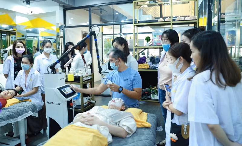 Ứng dụng công nghệ laser vào dịch vụ chăm sóc sắc đẹp.