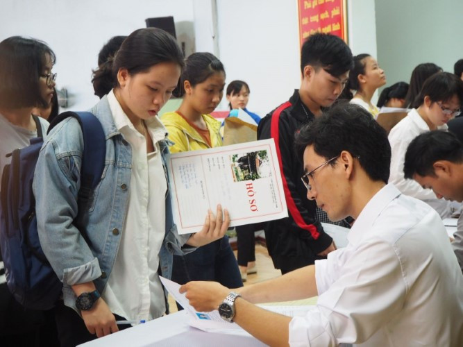 Trường Đại học Y Dược Huế hướng dẫn các em sinh viên làm thủ tục nhập học năm học 2018 - 2019.