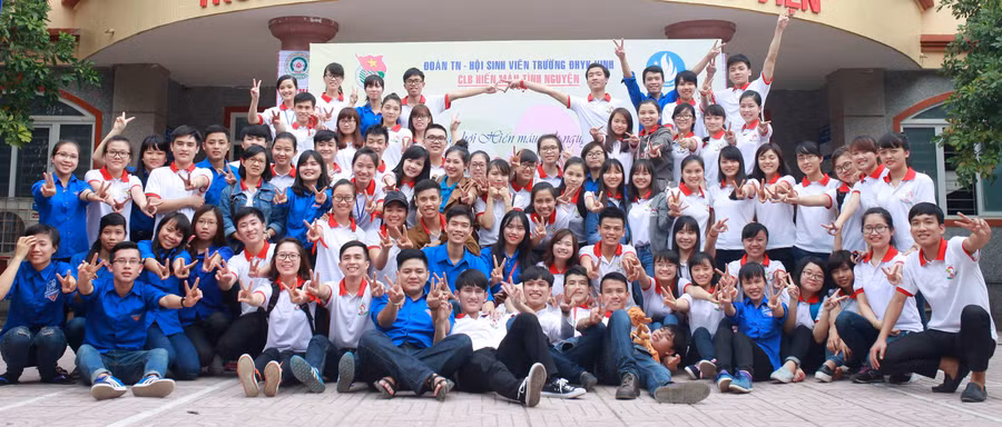 CLB Hiến máu tình nguyện Trường ĐH Y khoa Vinh.