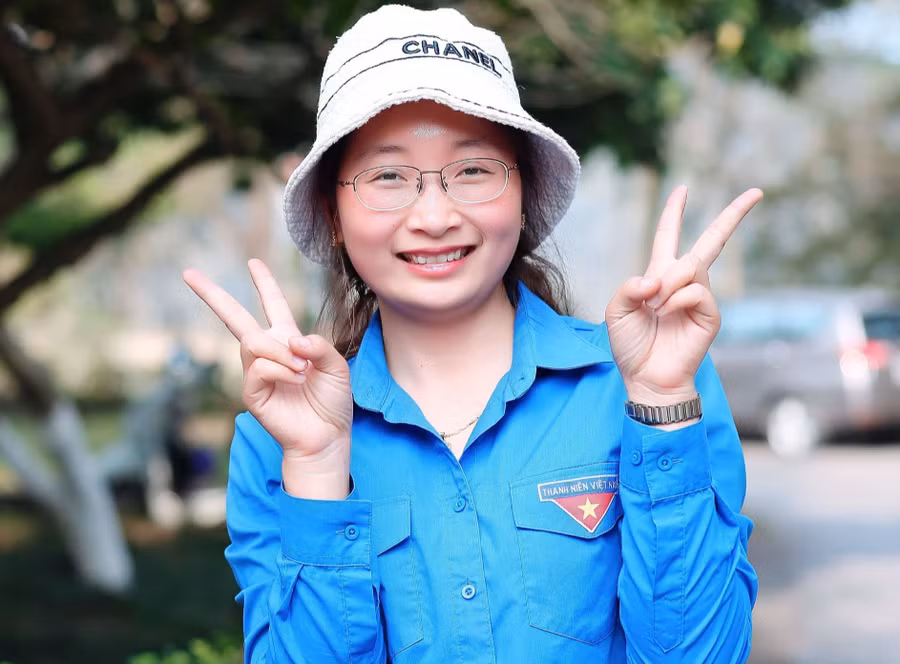 Cô Đàm Phương Anh.