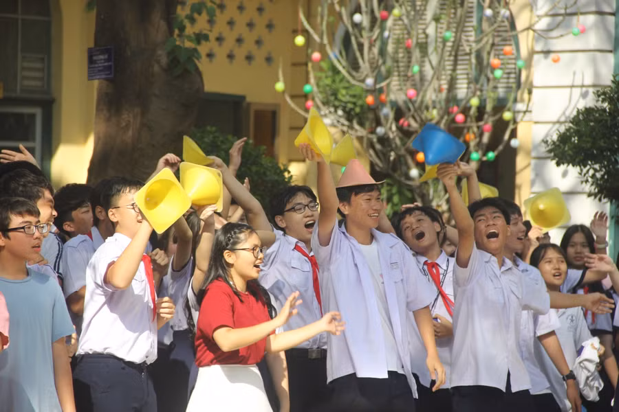 Cổ vũ nhiệt tình cho các tiết mục