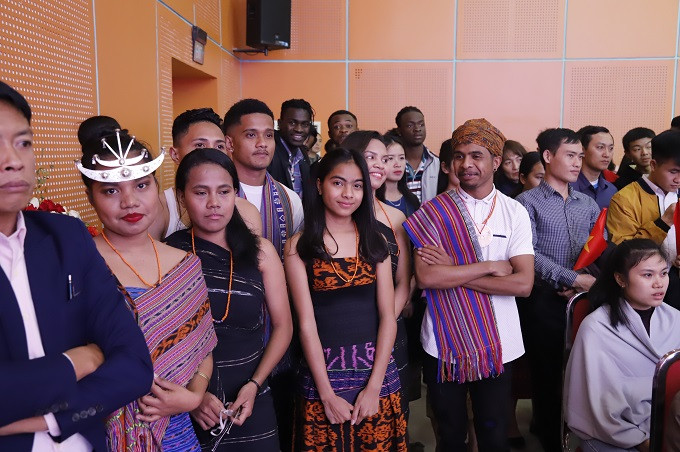 Nhiều tiết mục văn nghệ của các bạn sinh viên quốc tế đã tạo sức cuốn hút của đông đảo sinh viên