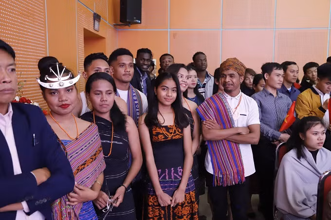 Nhiều tiết mục văn nghệ của các bạn sinh viên quốc tế đã tạo sức cuốn hút của đông đảo sinh viên