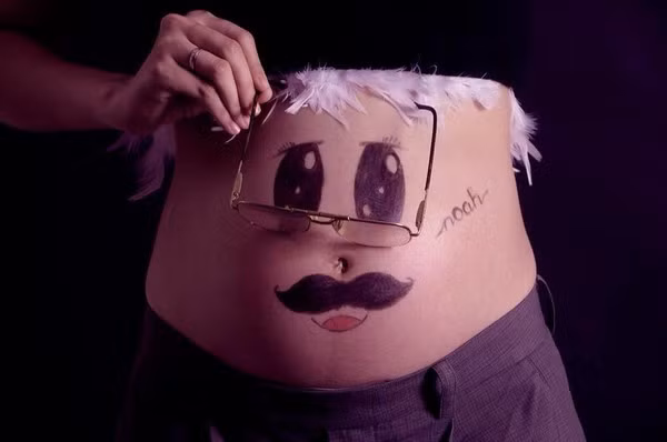 Hoa hậu Diễm Hương khoe ảnh vẽ bụng bầu ngộ nghĩnh 3