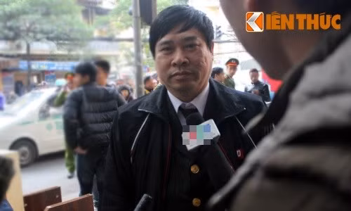 Toàn cảnh vụ CS Hà Nội vây 2 người ôm bom xăng cố thủ ảnh 14