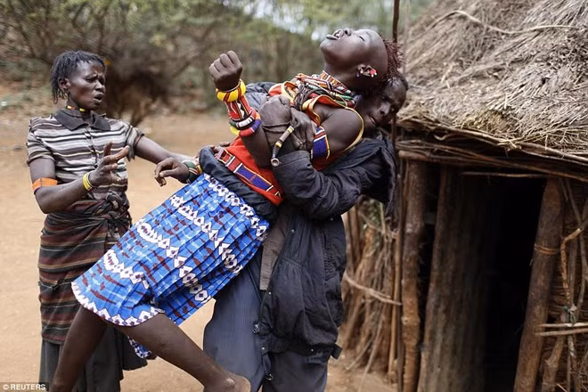 Phong tục đám cưới kỳ lạ ở Kenya