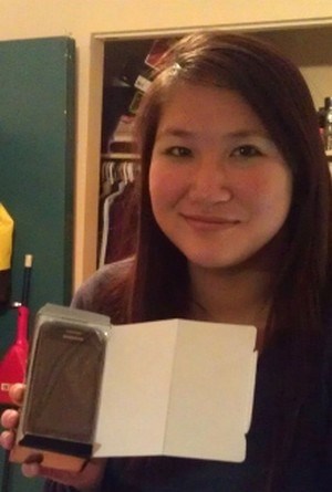 Hope Casserly và chiếc smartphone hoàn toàn mới được Samsung bồi thường