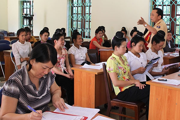 Phụ nữ Thái búi lại tằng cẩu để... đội MBH