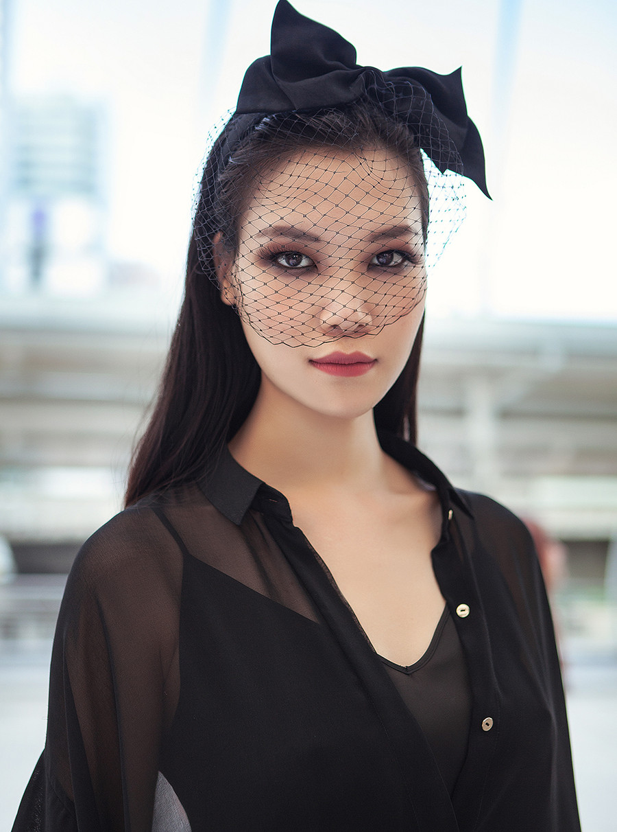 Hoa hậu Thùy Dung cùng ê-kíp sang Thái Lan du lịch, kết hợp thực hiện bộ ảnh thời trang mới. Các thiết kế được giới thiệu trong khung hình hướng đến phong cách hiện đại, pha trộn nét cổ điển. Hoa hậu Thùy Dung cùng ê-kíp sang Thái Lan du lịch, kết hợp thực hiện bộ ảnh thời trang mới. Các thiết kế được giới thiệu trong khung hình hướng đến phong cách hiện đại, pha trộn nét cổ điển.