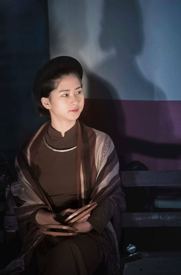 Lộ diện cô gái bị chụp lén ở chợ đêm vì quá xinh đẹp ảnh 4 Sự duyên dáng của Thùy Linh đã gây sốt cư dân mạng