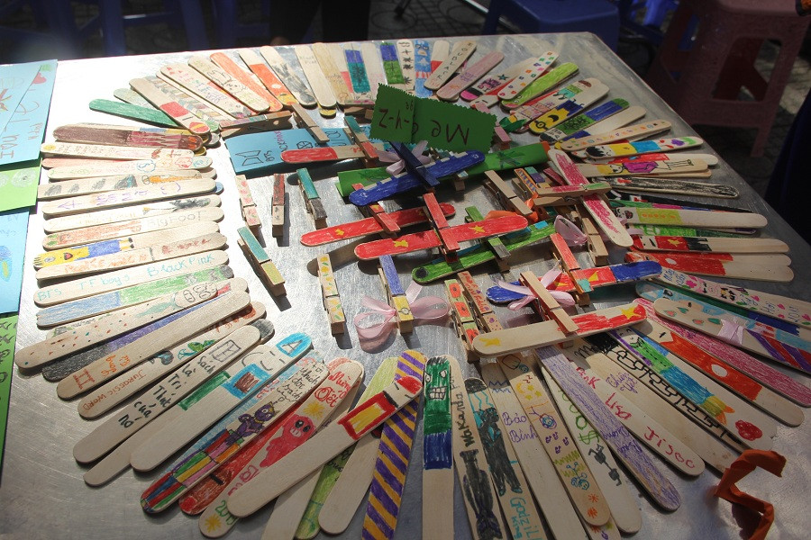 Chỉ trong thời gian ngắn các em đã có những thẻ chặn sách rất đẹp mắt