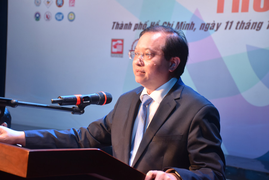 Thứ trưởng Bộ VH-TT&DL Tạ Quang Đông phát biểu tại tọa đàm khối các trường VHNT do Trường CĐ VHNT TPHCM tổ chức. Ảnh: C.Chương