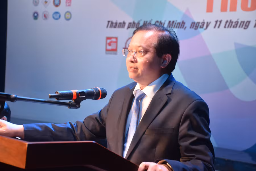 Thứ trưởng Bộ VH-TT&DL Tạ Quang Đông phát biểu tại tọa đàm khối các trường VHNT do Trường CĐ VHNT TPHCM tổ chức. Ảnh: C.Chương