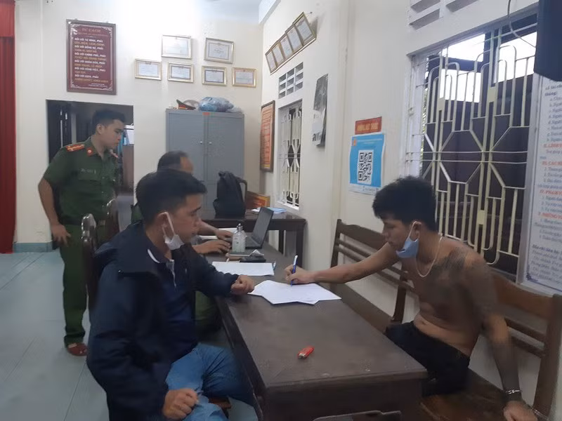 Đối tượng Lê Ngọc Phú Thịnh tại cơ quan Công an.