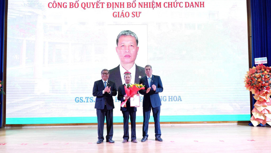 Trường ĐH Bách khoa, ĐH Đà Nẵng công bố quyết định bổ nhiệm chức danh Giáo sư.