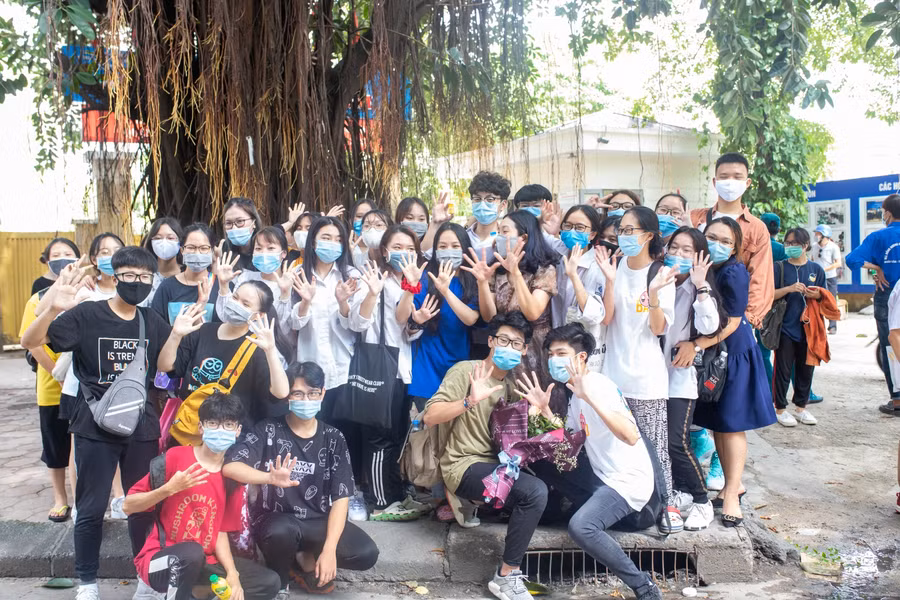 Đến mùa thi, cô giáo Hoài Thanh gần như “ăn ngủ” cùng những học sinh của mình.