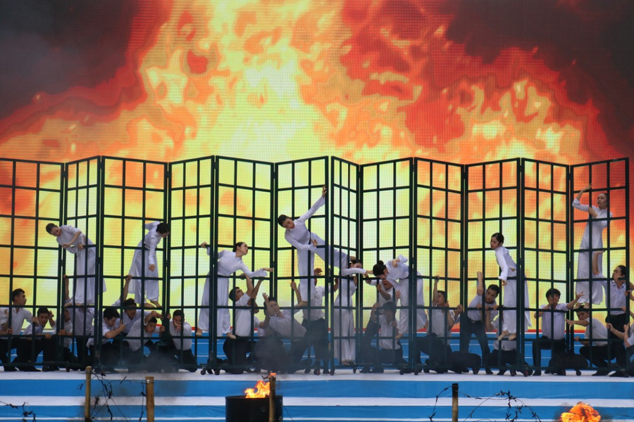 Một tiết mục nghệ thuật đầy công phu tái hiện phong trào học sinh, sinh viên Sài Gòn – Gia Định – Chợ Lớn – TP. HCM