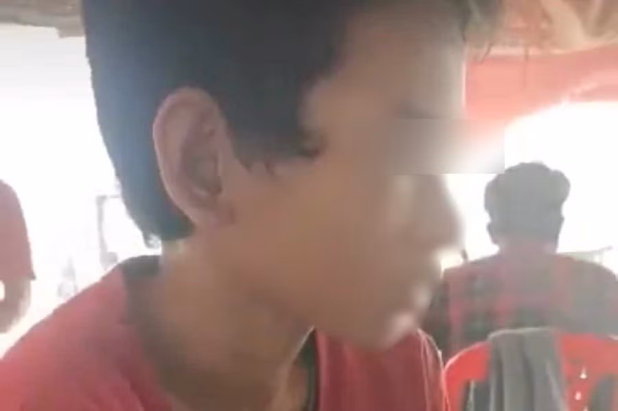 Em Tr. kể lại việc bị cha dượng đánh và lấy bật lửa đốt bộ phận sinh dục. (Ảnh cắt từ clip)