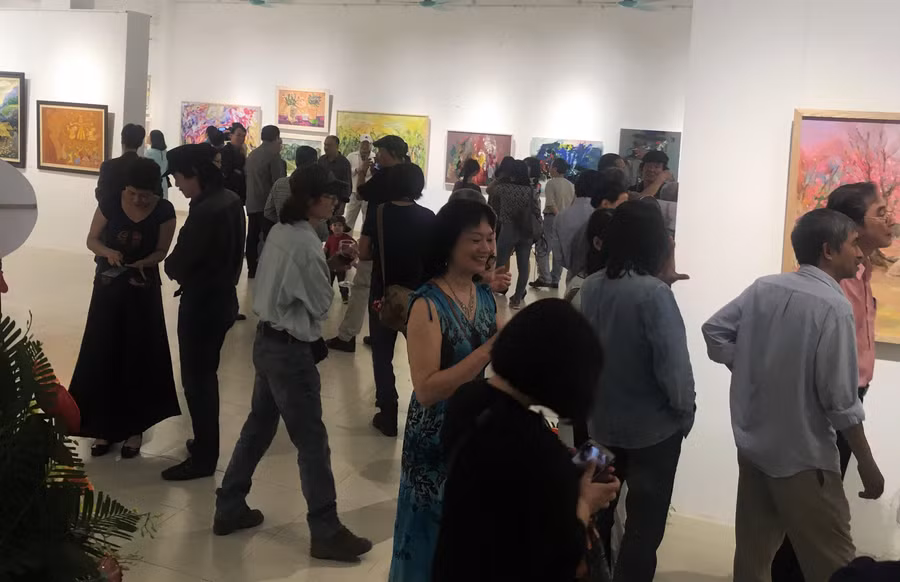 Không khí ấm áp của triển lãm Xuân