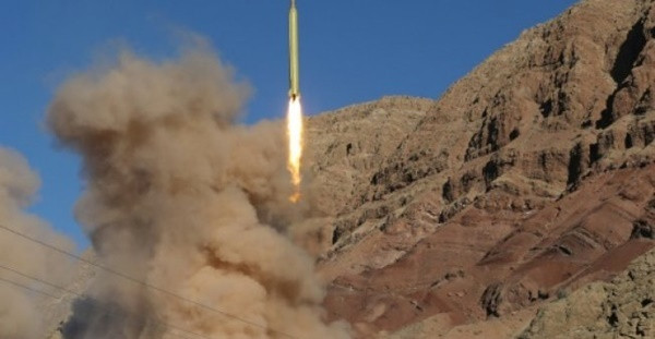 Iran phóng một tên lửa đạn đạo tầm trung Qadr ở vùng núi Alborz hồi năm 2016. Ảnh:AFP. 121875fefed0b9411b12cf8925d652-9715-1481