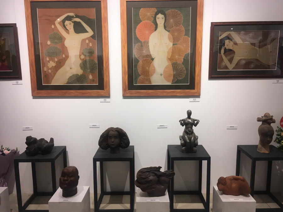 Một góc trưng bày các tác phẩm điêu khắc tại triển lãm