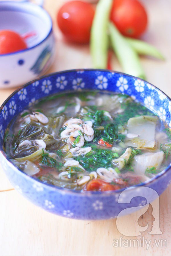 Canh dưa chua nấu tép dân dã ngon cơm